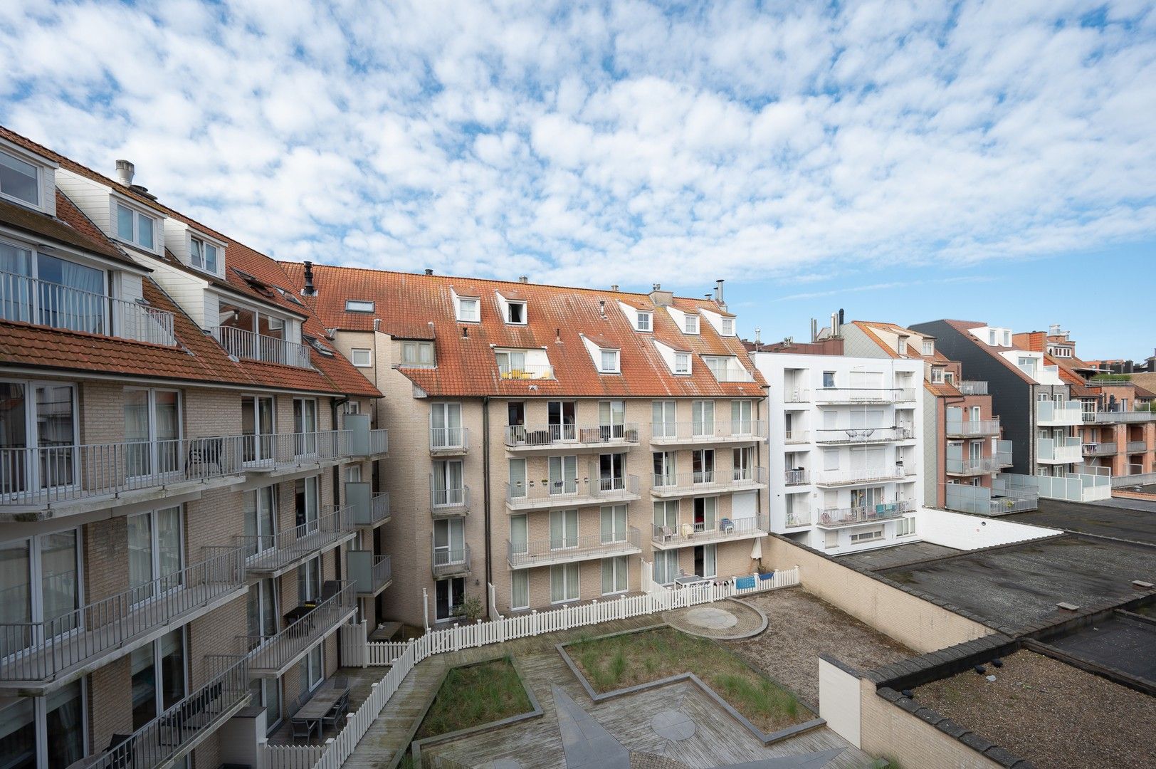 Prachtig ruim appartement met 3 slaapkamers en op wandelafstand van het strand en de zee. foto 20