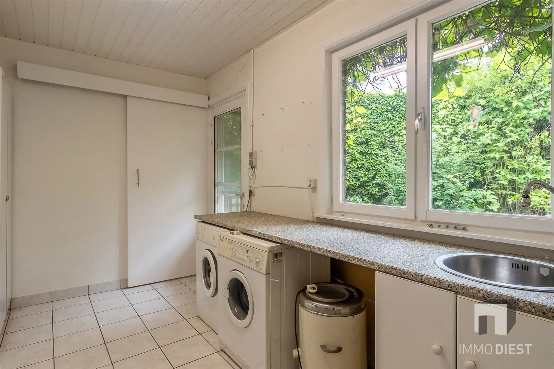 Elegante woning met vele mogelijkheden, gezellige tuin en dubbele garage foto 24