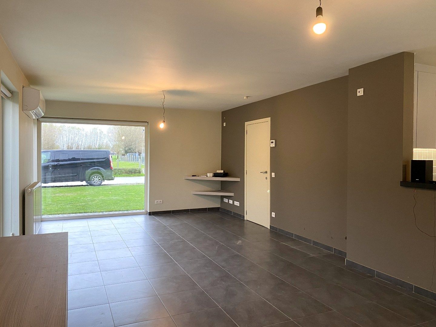 INSTAPKLARE ALLEENSTAANDE WONING MET 3 SLPKS | TUIN EN GARAGE foto 2