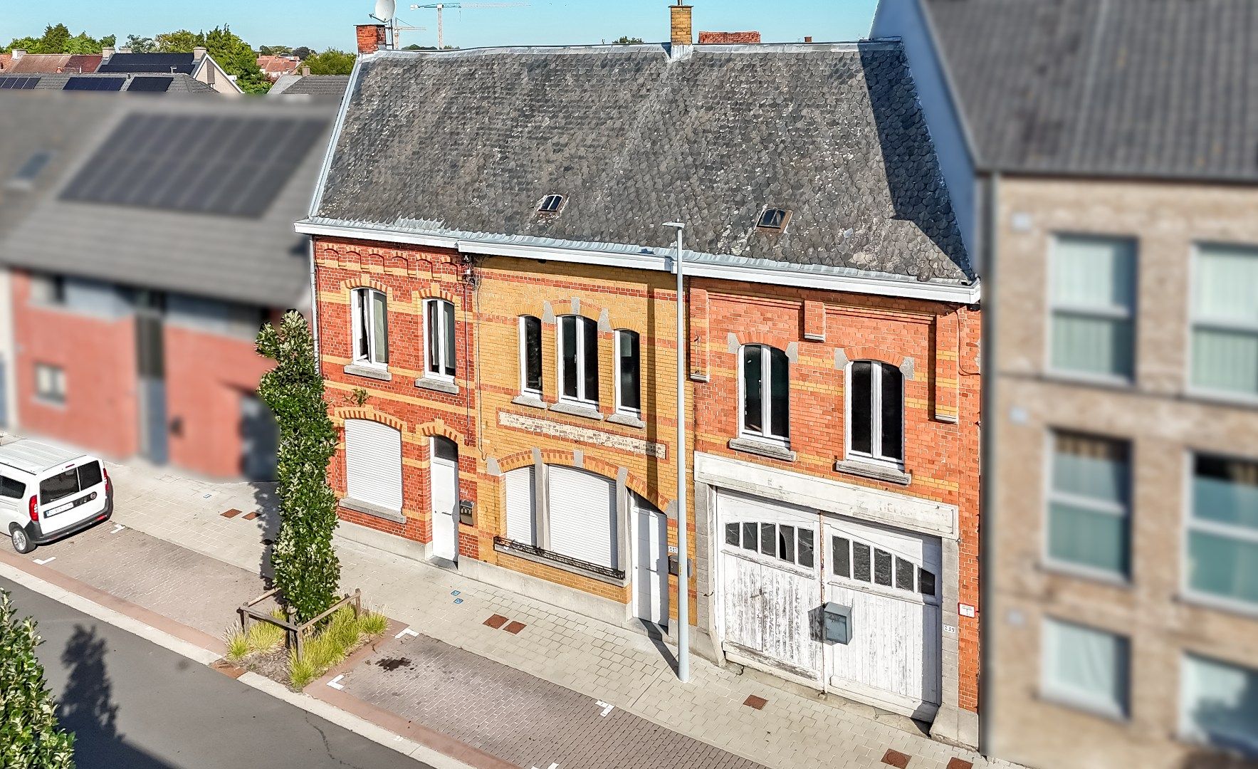 Hoofdfoto van de publicatie: Te renoveren woningen met bijhorende loods!