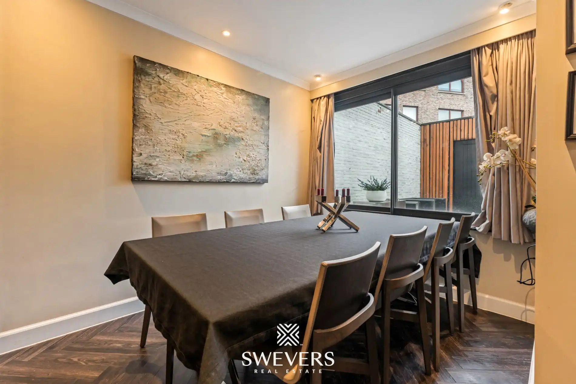 Exclusief gerenoveerde stadswoning met garage en drie terrassen in hartje Hasselt foto 9