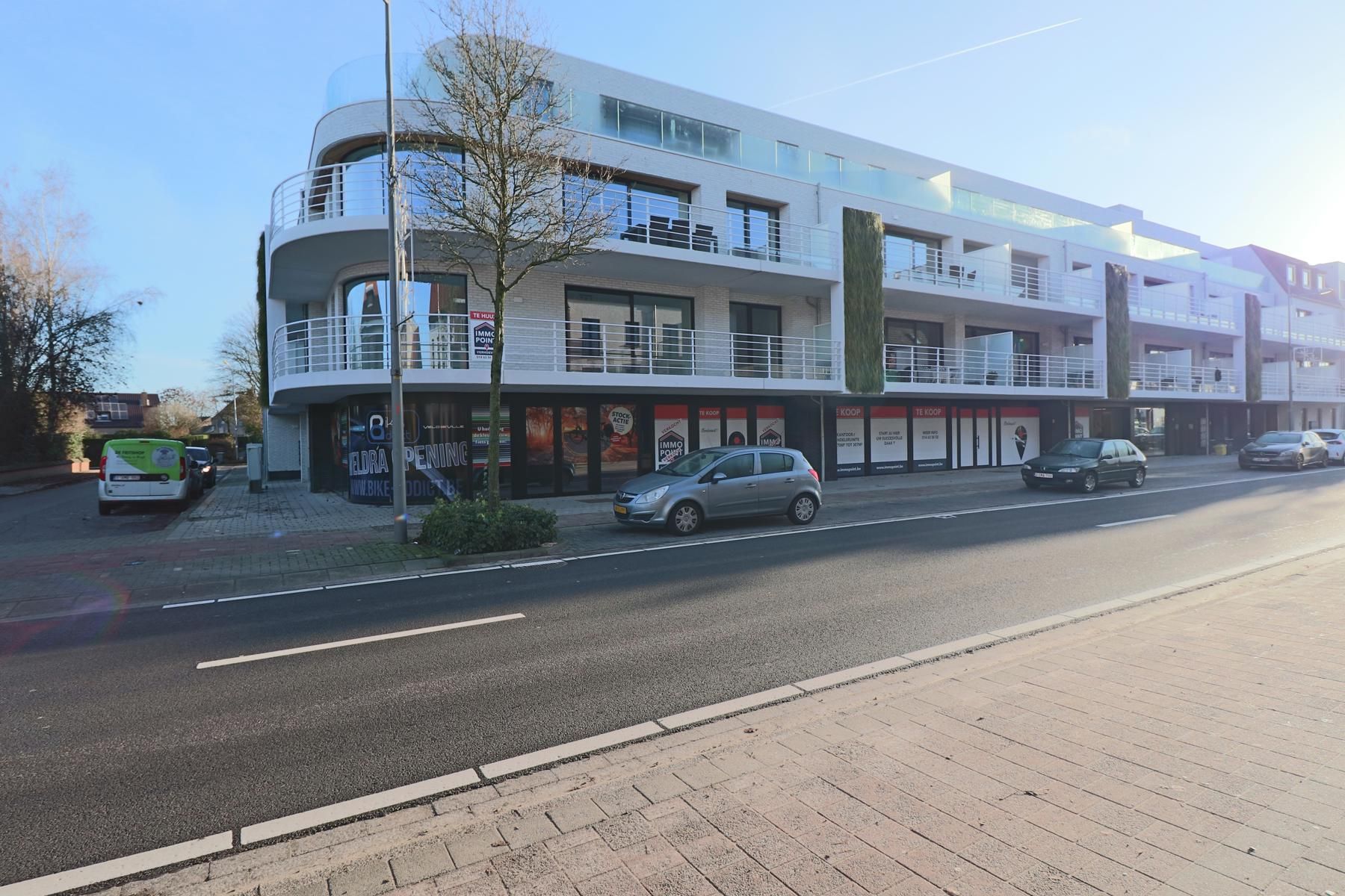 KoningsHoek H.2 - Commerciële ruimte van 225m² op TOP-locatie met parking en berging. foto 10