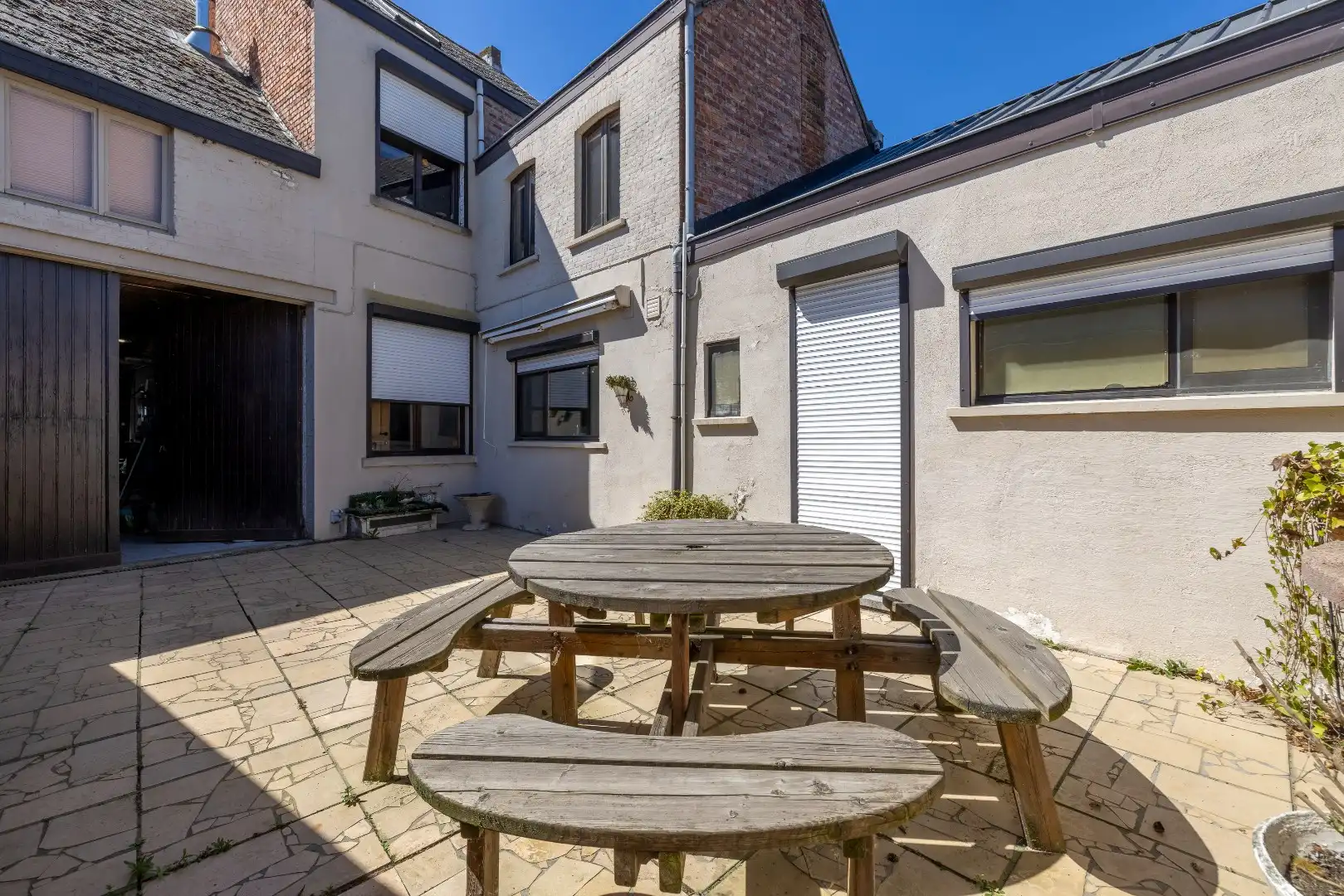 Leuke woning met 4 slk, grote garage en groot binnenterras foto 18