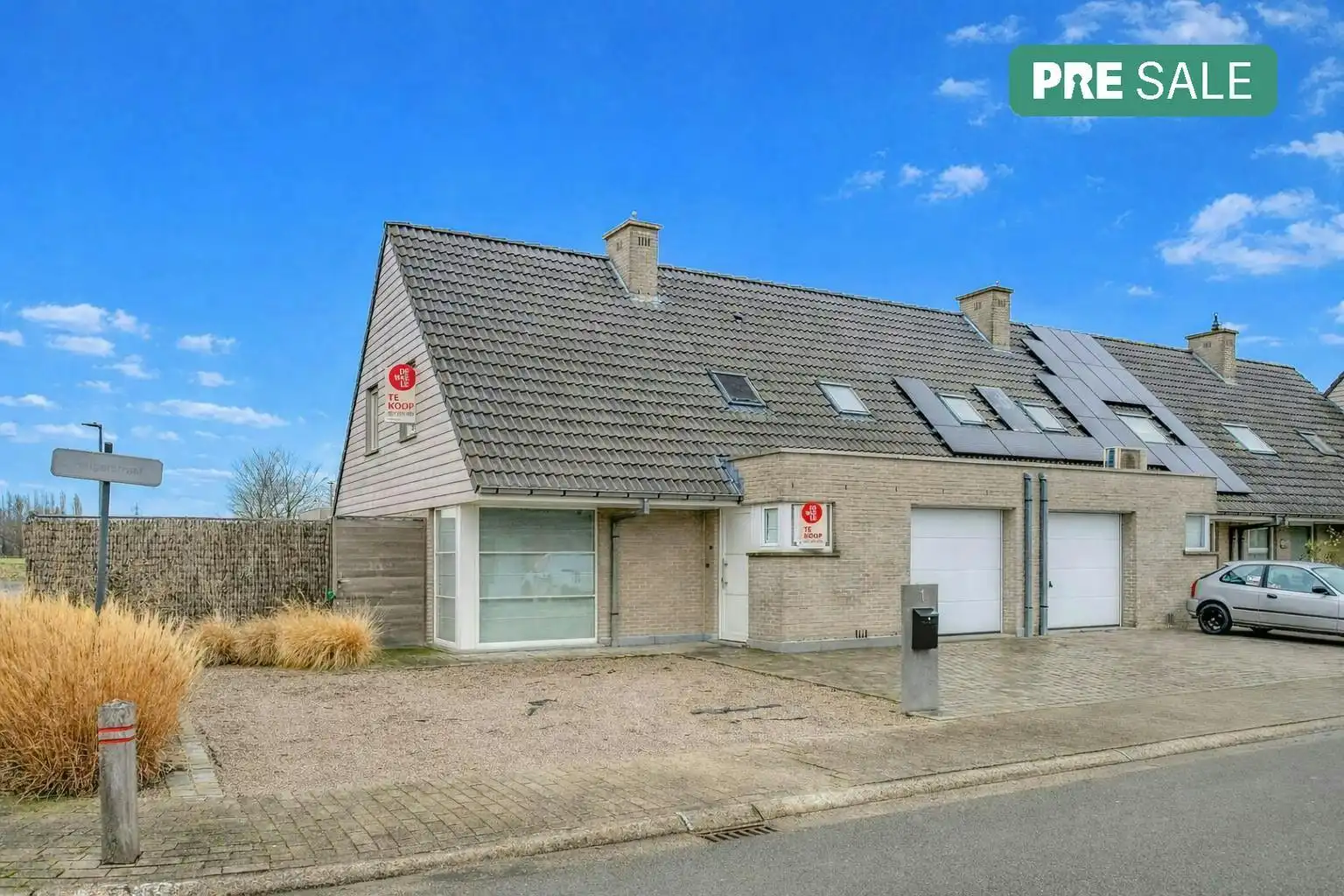 Instapklare woning met garage en tuin te koop in Ardooie foto {{pictureIndex}}