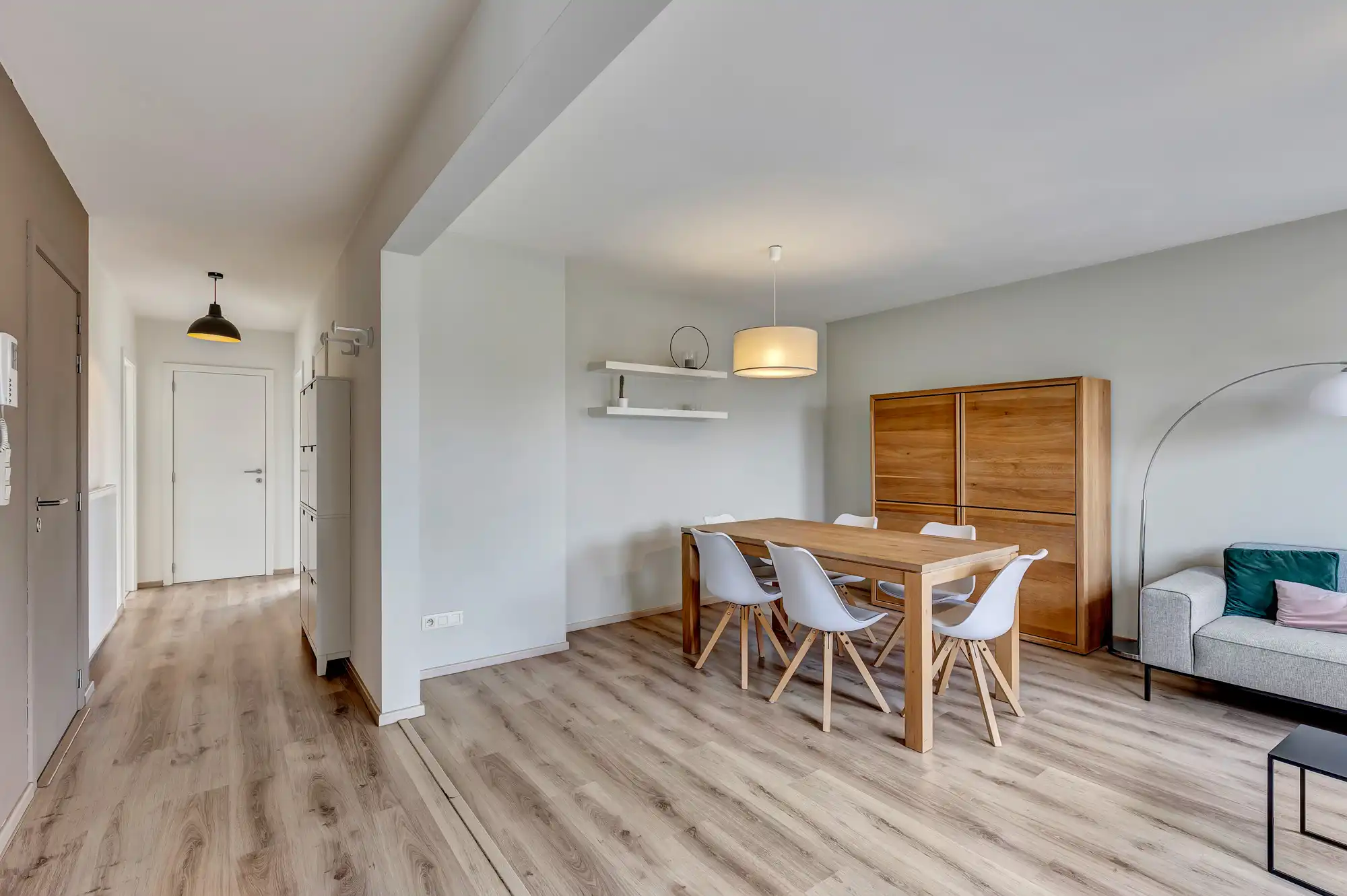 2-slaapkamer appartement met ruim terras foto 2