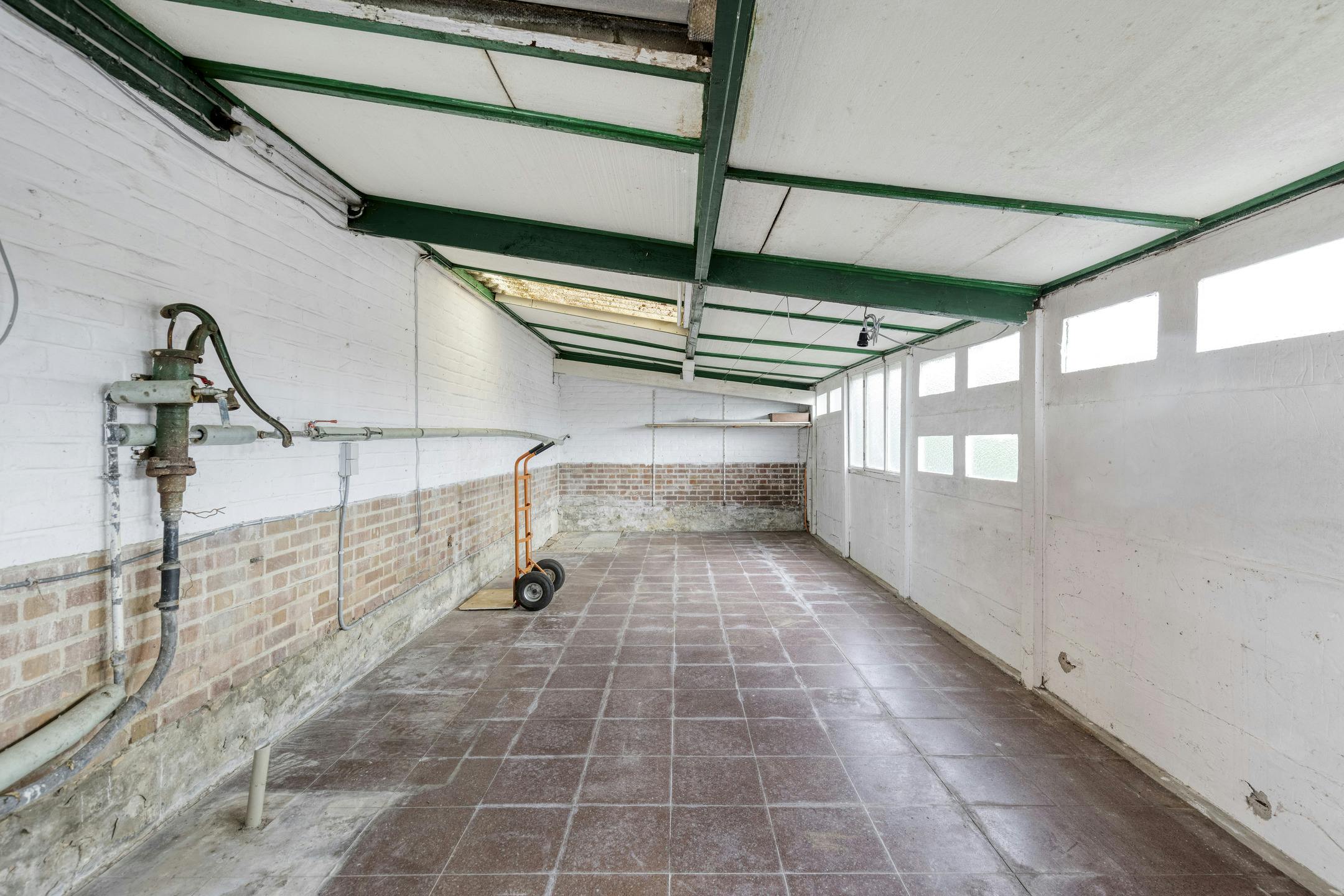 Woning met 3 slaapkamers, garage en tuin te koop. foto 24