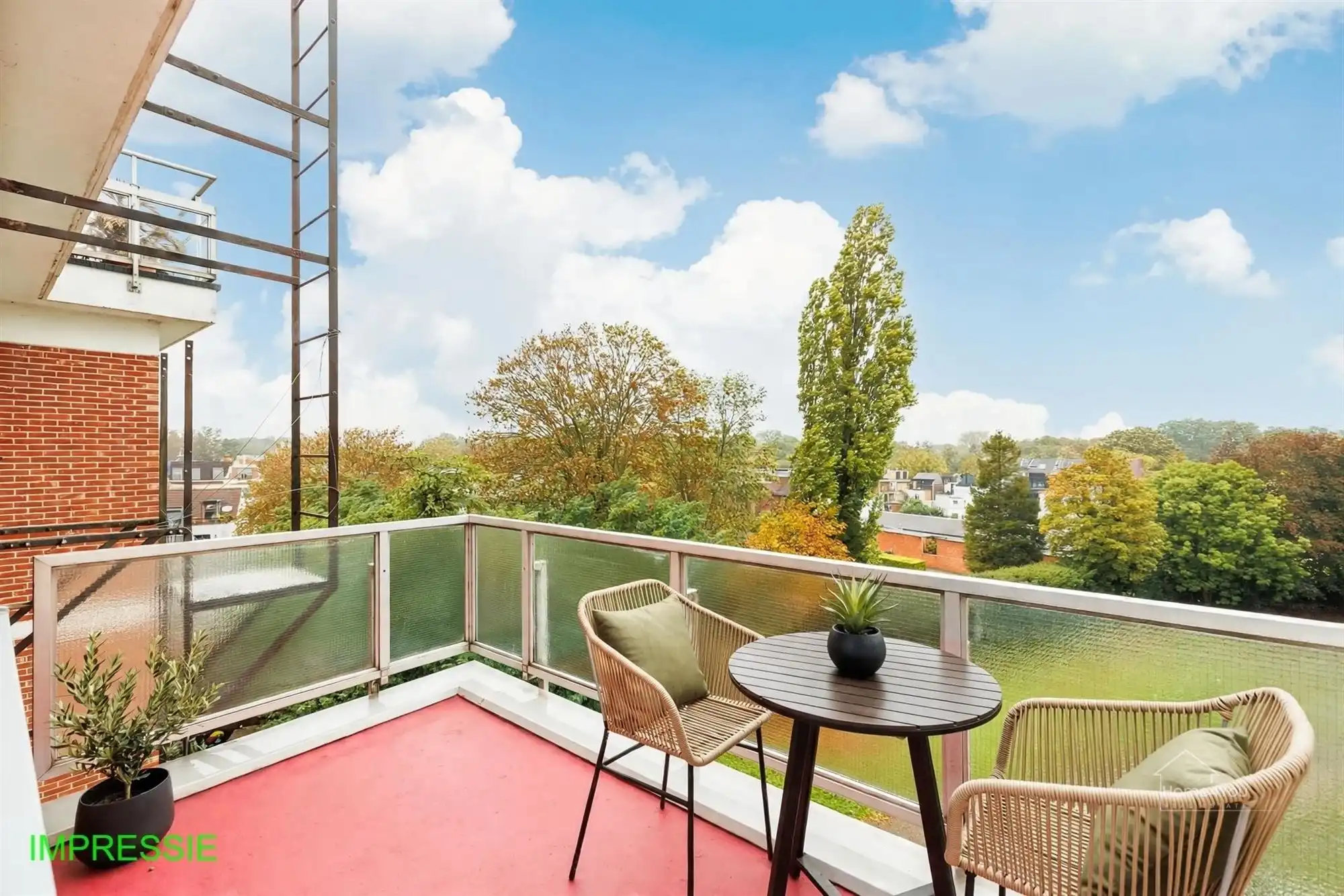 Ruim en gerenoveerd 3-slaapkamerappartement met 2 terrassen foto 14