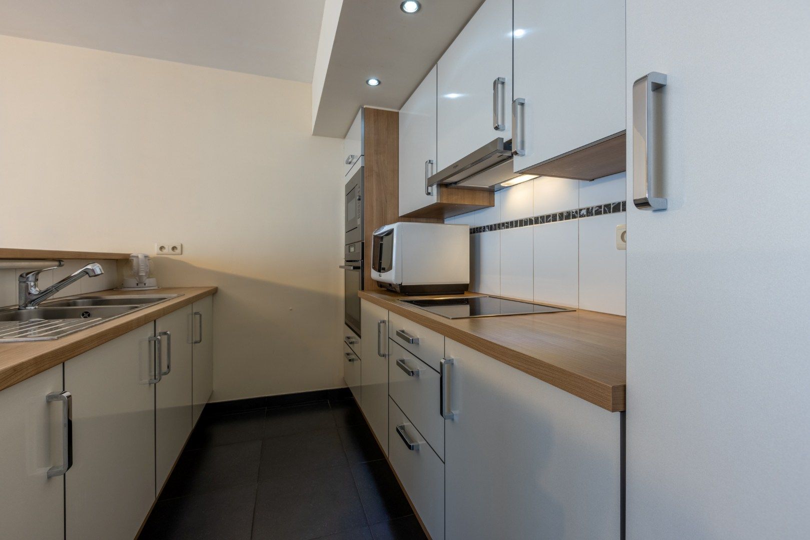 Gezellig, instaplaar app met 2 slk, terras en autostaanplaats foto 6