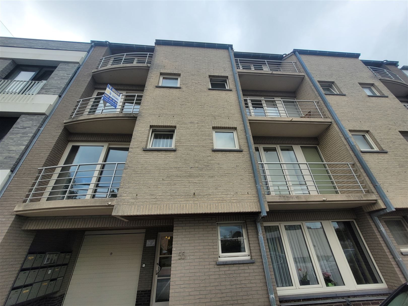 Ongemeubeld 2-slaapkamerappartement met garage foto 16