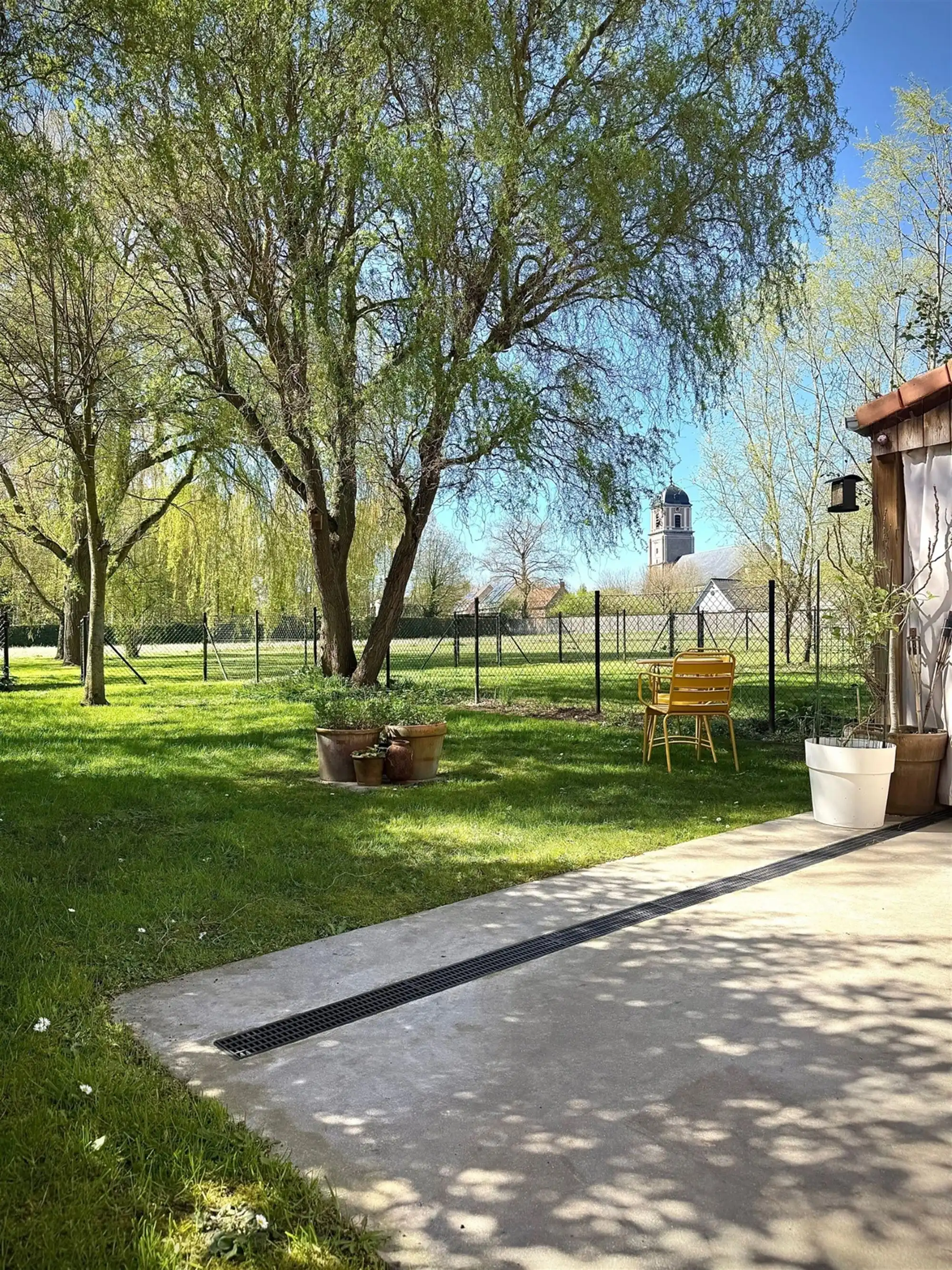 Instapklare charmante DORPSWONING met 3 slpks, 2 badks en tuin foto {{pictureIndex}}