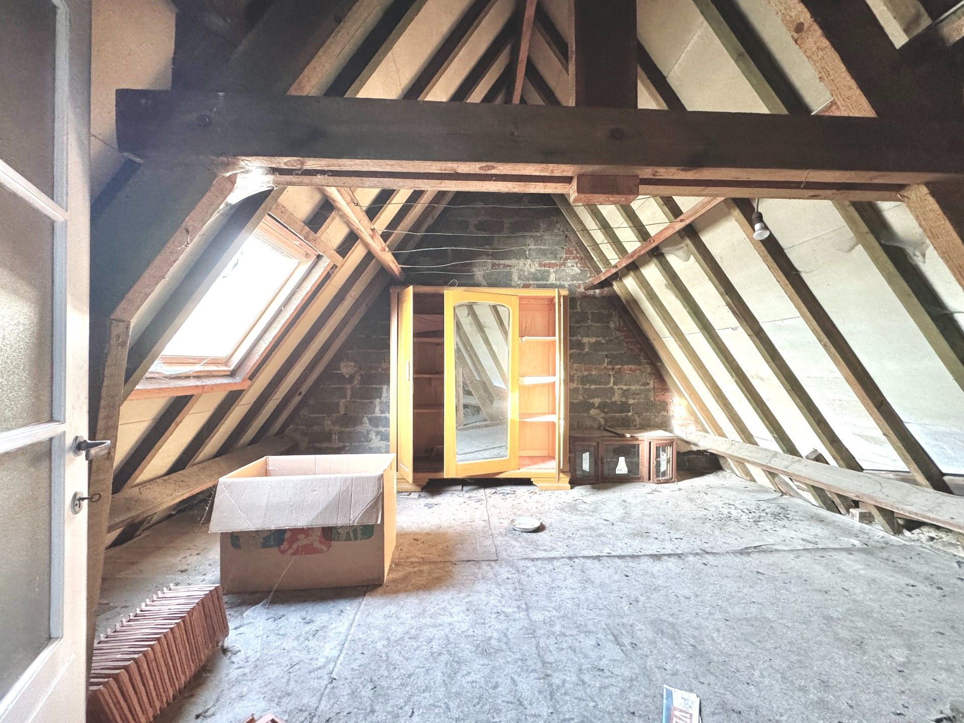 RUIME WONING MET 4 KAMERS EN UIN foto 25