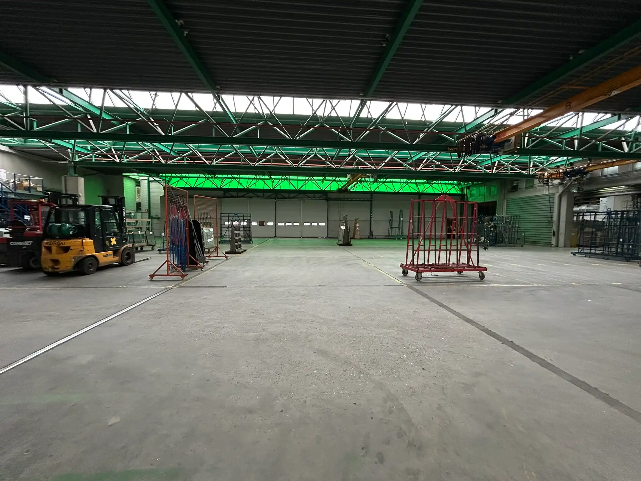 Uitstekend gelegen industrieel gebouw met kantoren op 272are foto 6