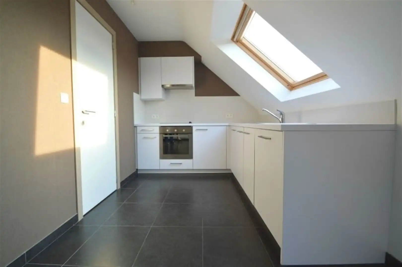 Prachtig Duplex appartement (106 m2) gelegen op het 2de verdiep te Dendermonde (Baasrode). foto 4