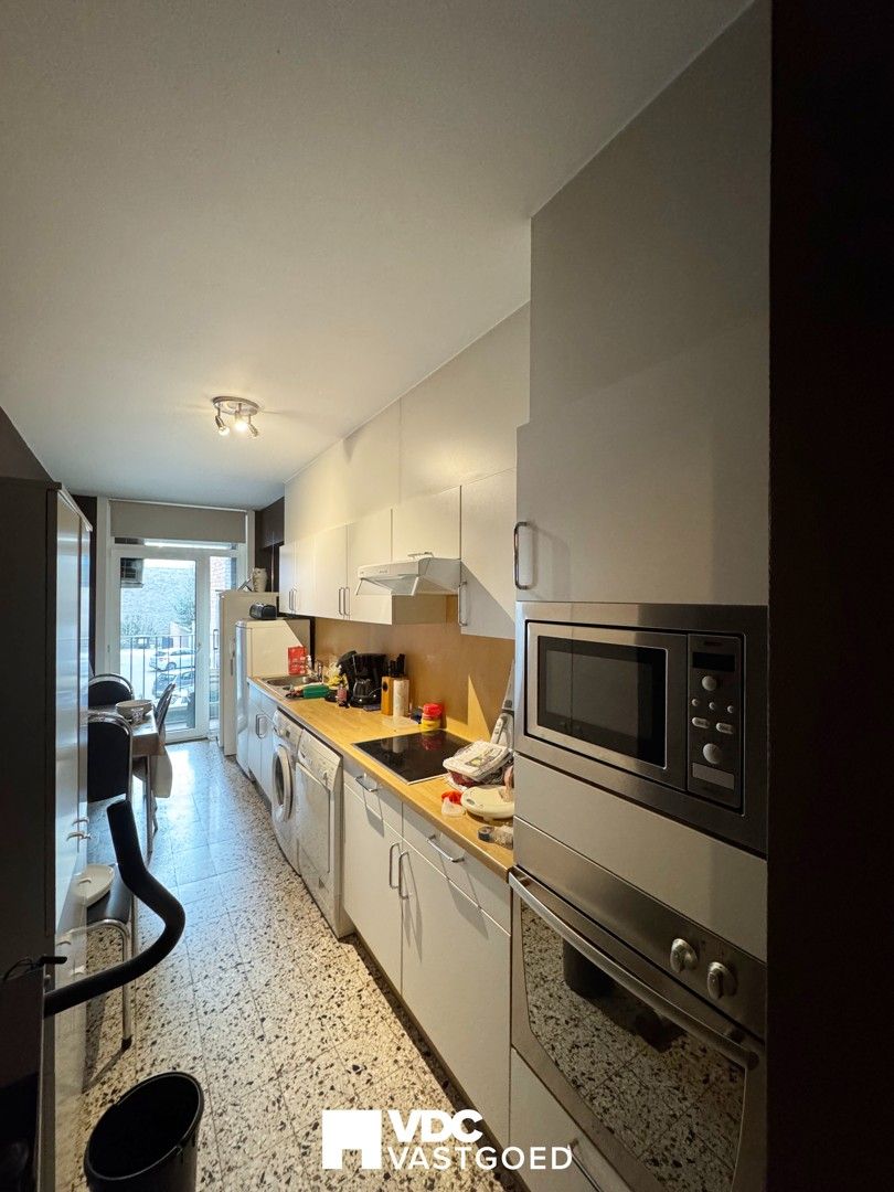 Ruim appartement (110 m²) met terras en autostaanplaats nabij centrum Tongeren foto 5