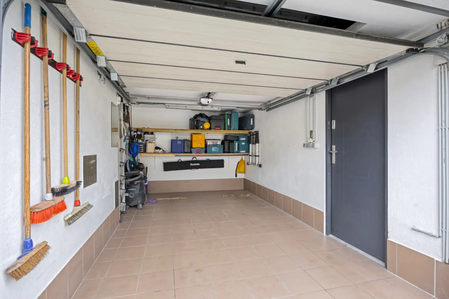 Gerenoveerde woning met 3 slaapkamers, 2 badkamers en garage foto 29