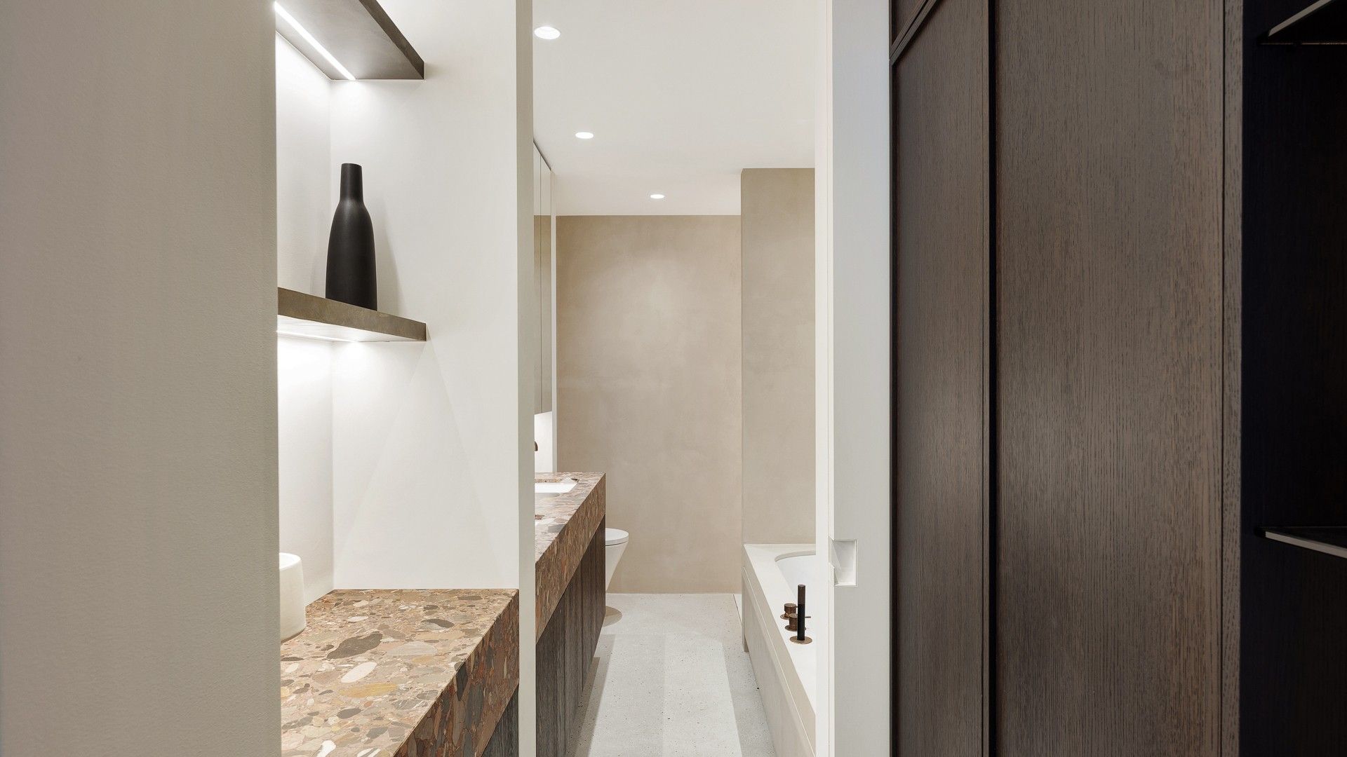 Prachtig 3 slaapkamerappartement Zeedijk-Het Zoute met frontaal zeezicht foto 14