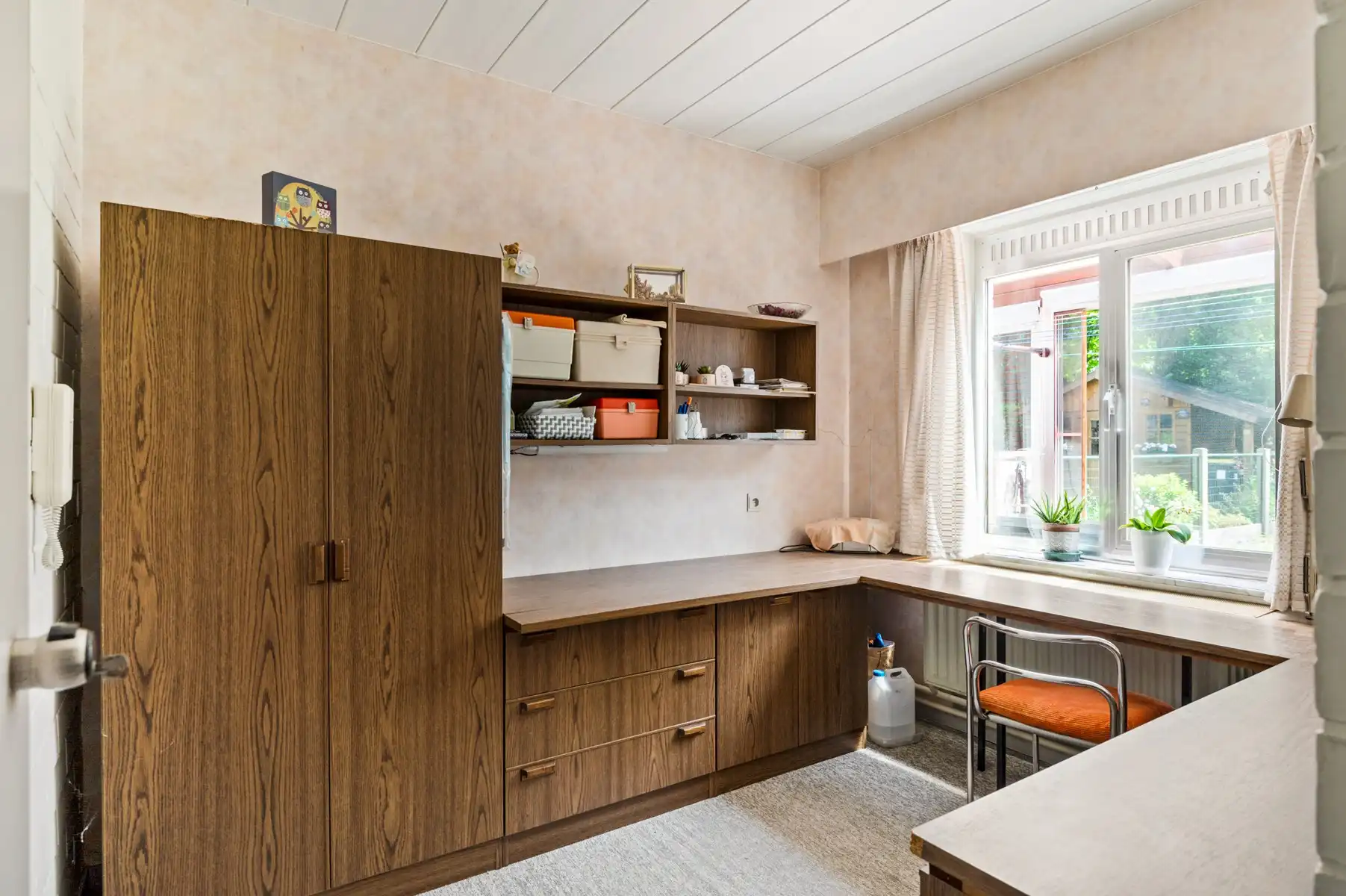 Goed gelegen woning met 3 slaapkamers, zonnige tuin en inpandige garage foto 3