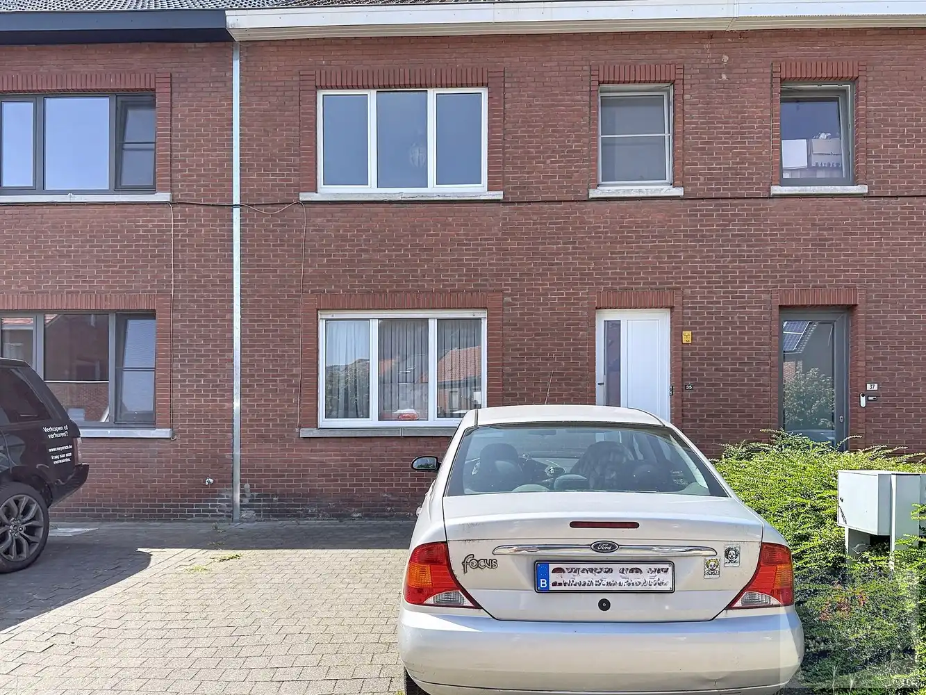 Ruime woning met garage en interessante investeringsmogelijkheden in Hasselt foto {{pictureIndex}}