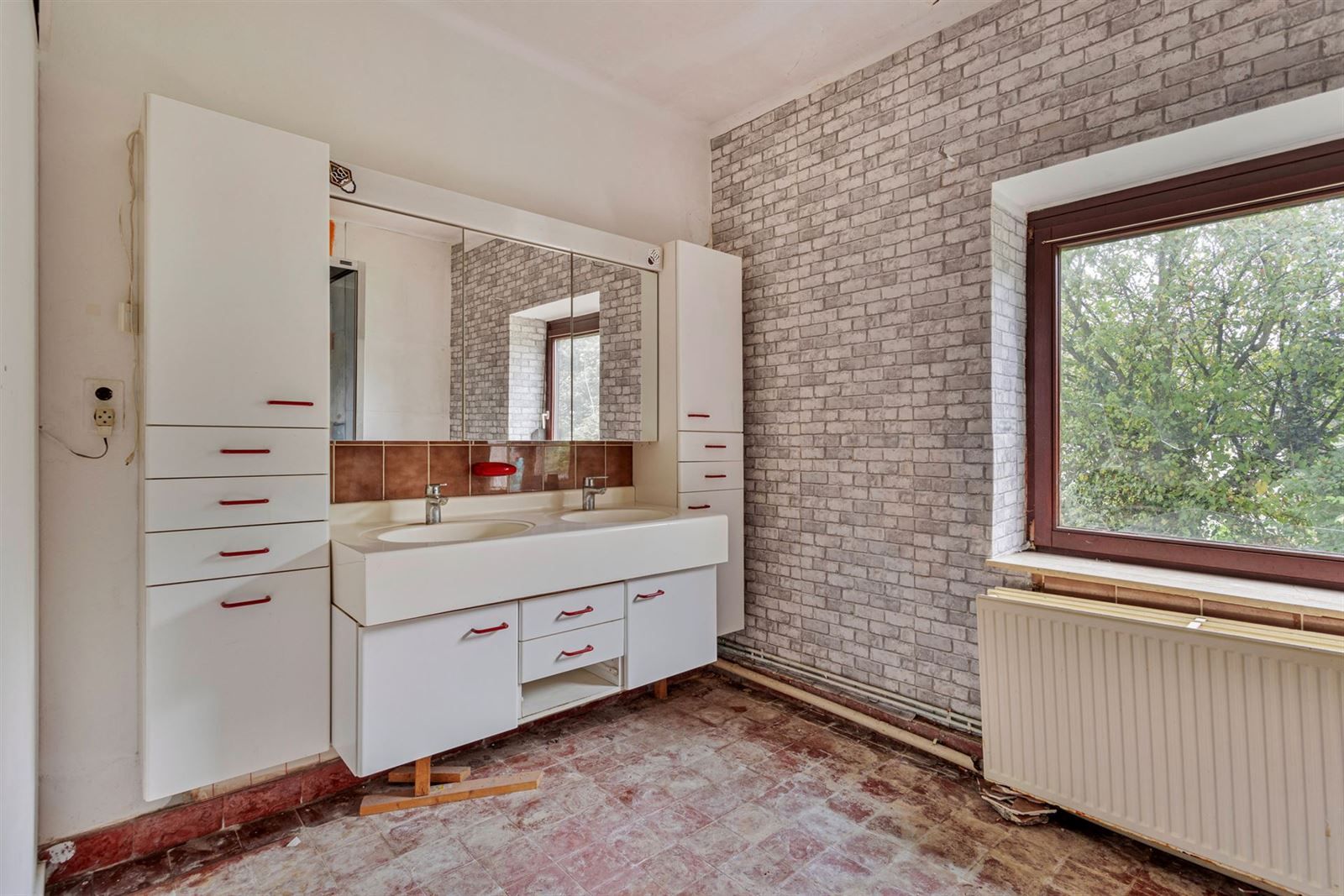 Te renoveren 4- gevel woning op 11are te Beersel  foto 11