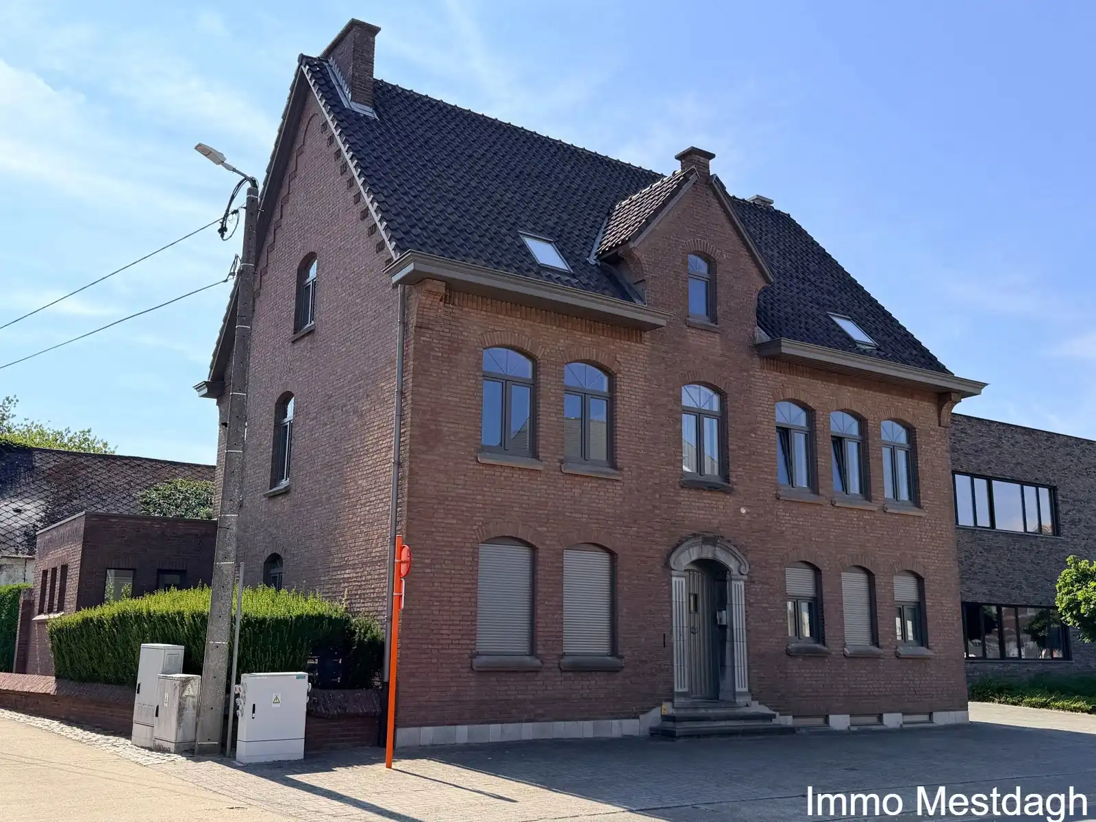 Prachtig gerenoveerd gelijkvloers appartement met terras en tuin in centrum Rummen foto {{pictureIndex}}