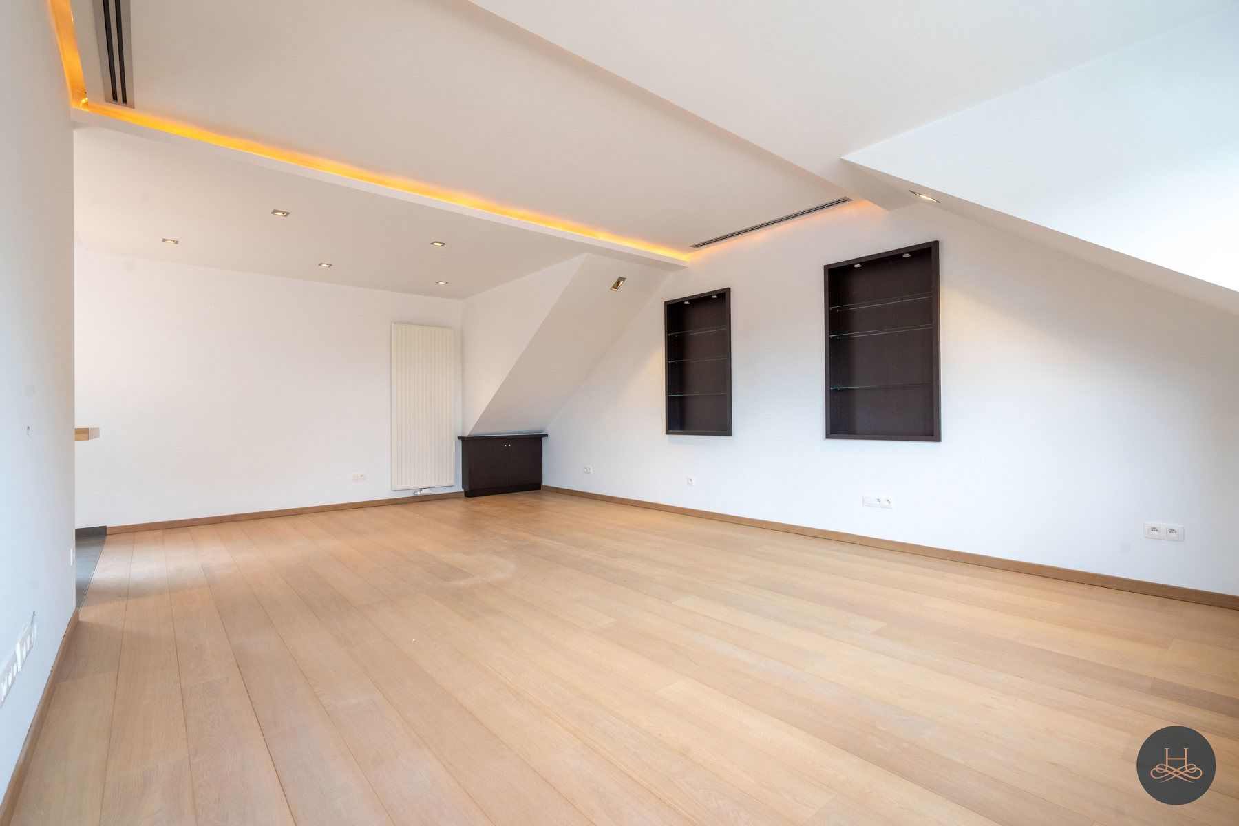 Ruim appartement met grote garage foto 10