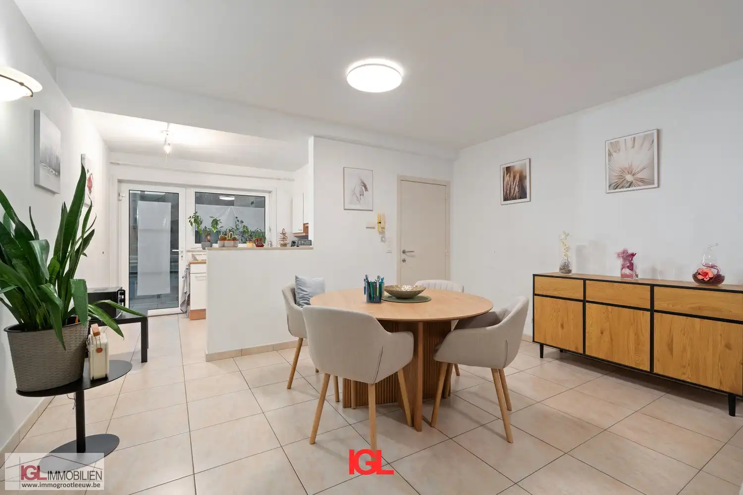 Lichtrijk appartement met 2 slaapkamers en terras te koop op de Rink – centrum Sint-Pieters-Leeuw foto 4