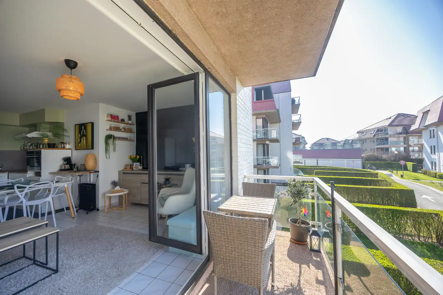 Gerenoveerde studio met zonnig terras te koop in Middelkerke foto 5