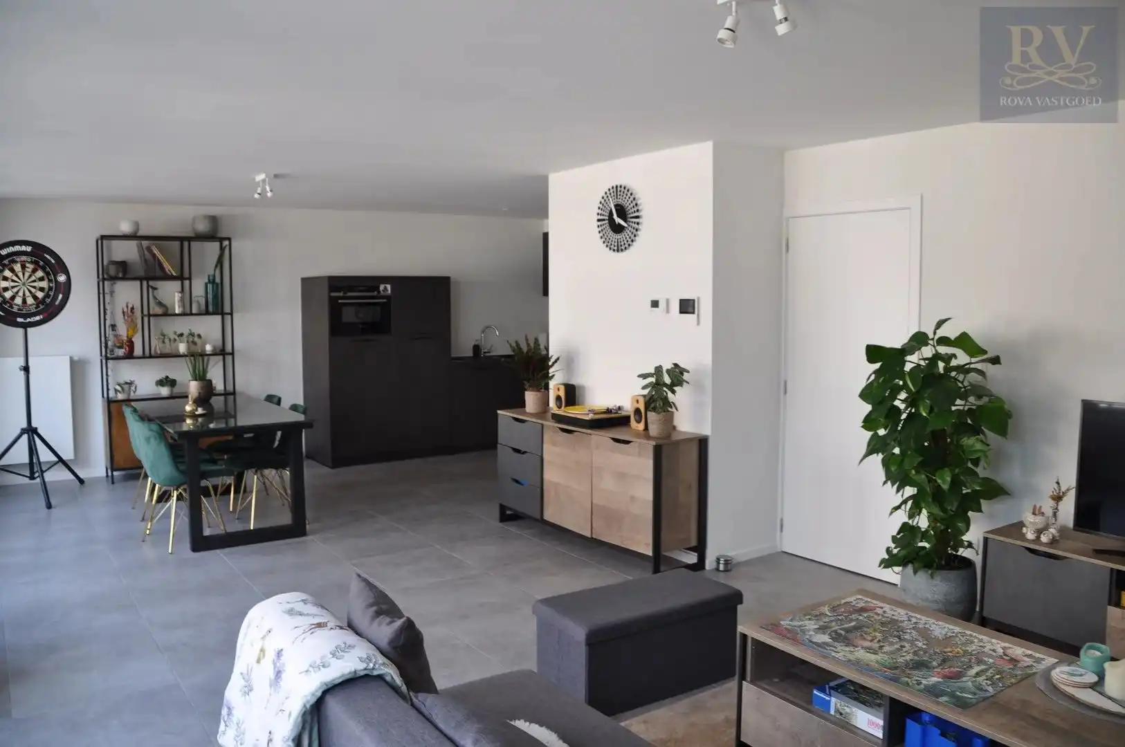 PRACHTIG EN RUIM APPARTEMENT MET 2 SLPK  IN HET CENTRUM VAN BILZEN foto 3