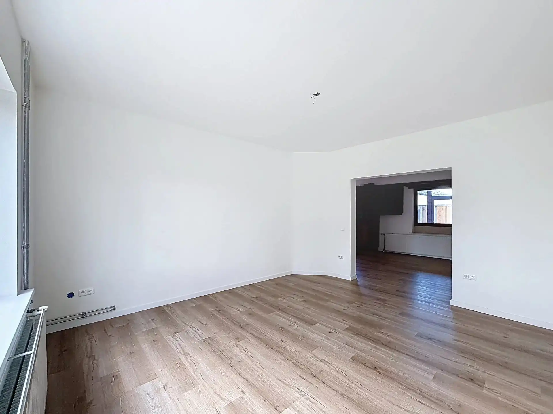 Zeer ruime en verzorgde woning met 5 slaapkamers en 2 badkamers op een groot perceel foto 9