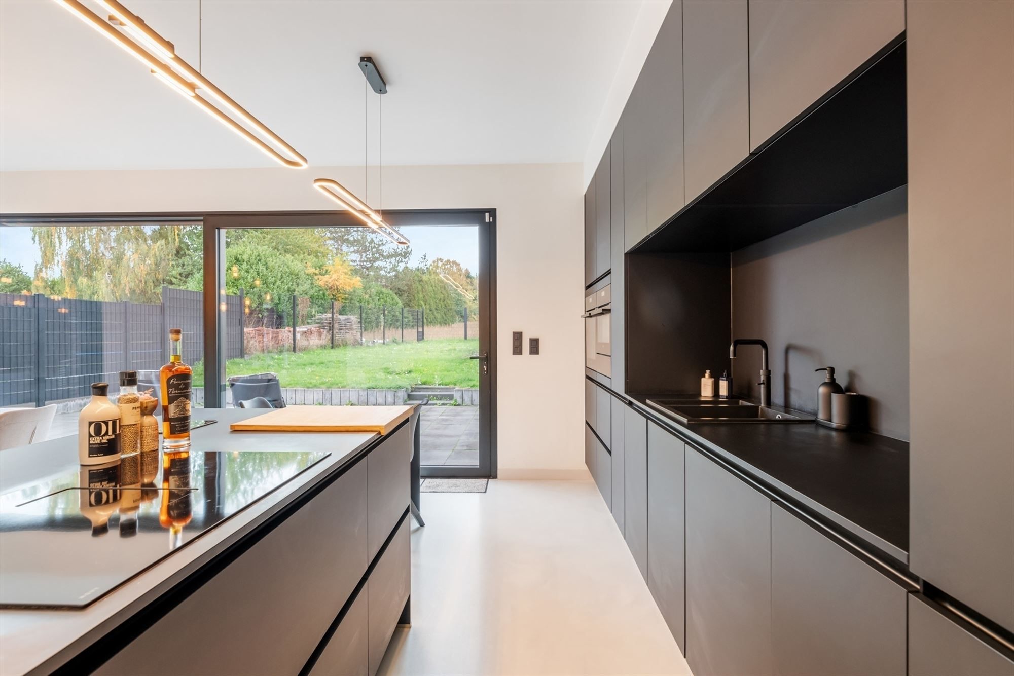 MODERNE VOLLEDIG AFGEWERKTE EN INSTAPKLARE WONING MET 3 SLAAPKAMERS EN POLYVALENTE KELDER VOOR BIJBEROEP foto 7