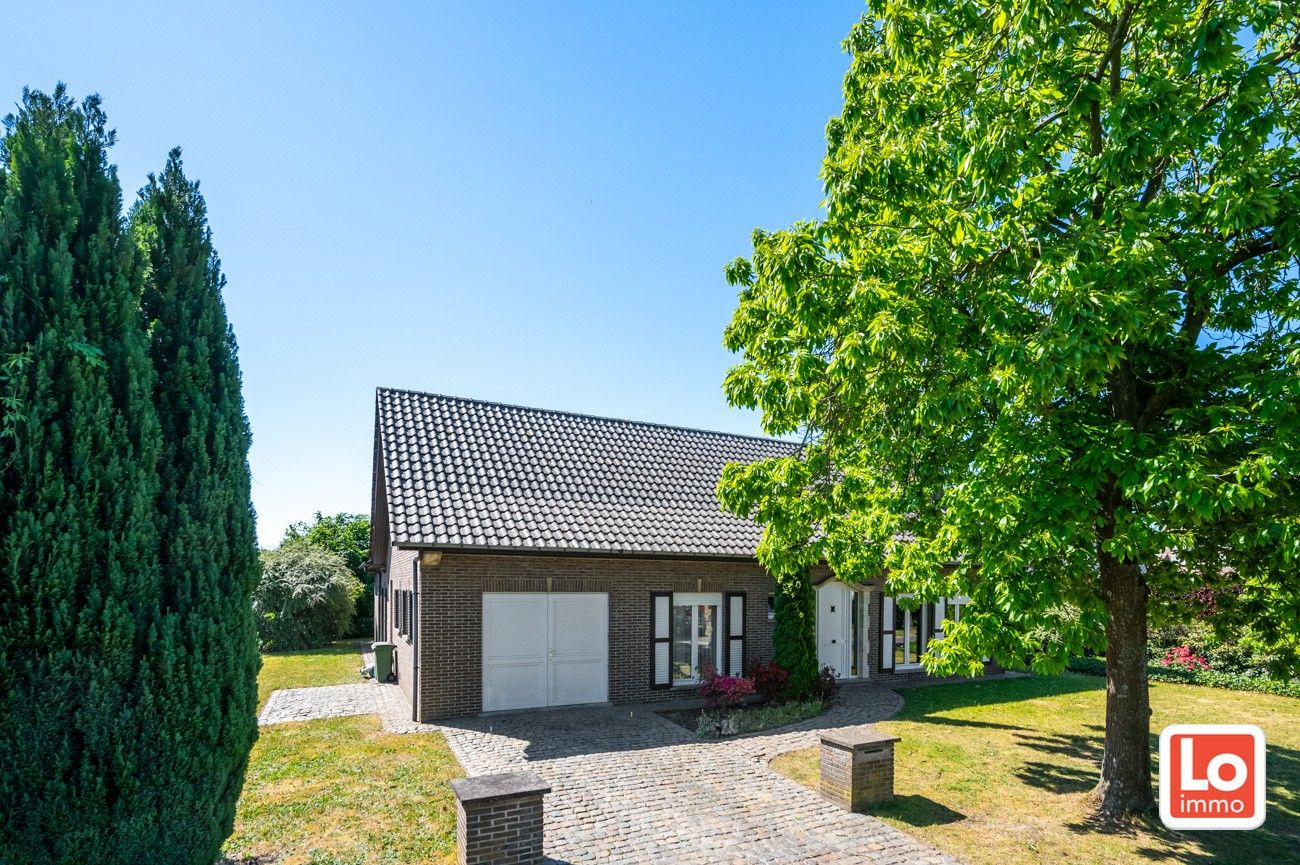 Ruime te renoveren open villa met inpandige garage op een héél rustige toplocatie met open zicht in Lochristi! foto 16
