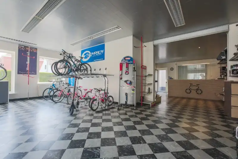 Handelspand (winkel) met woonst en magazijntje van +/- 130m². foto 6