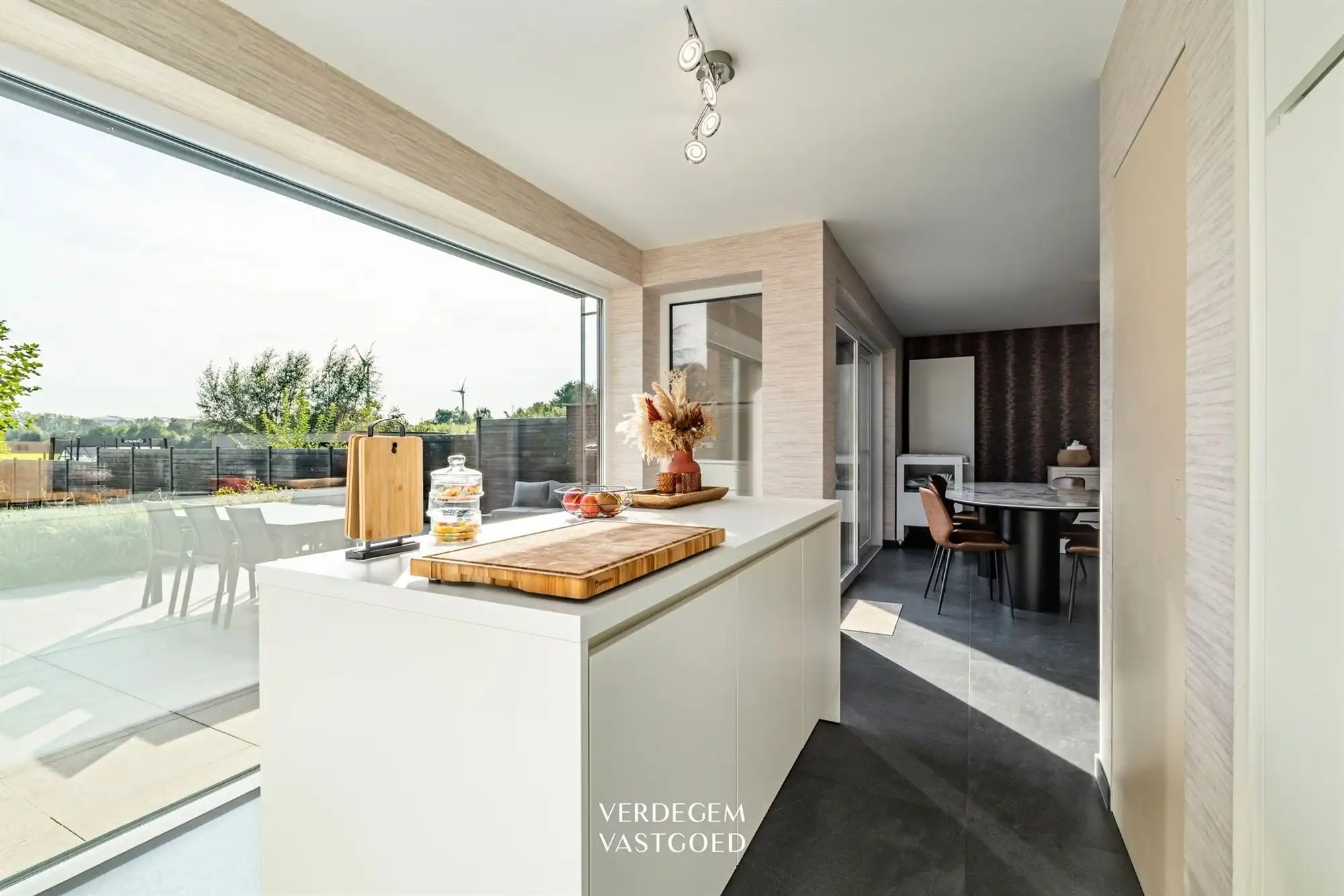 Knappe woning in een rustige buurt met 4 slaapkamers en heerlijke tuin foto 7