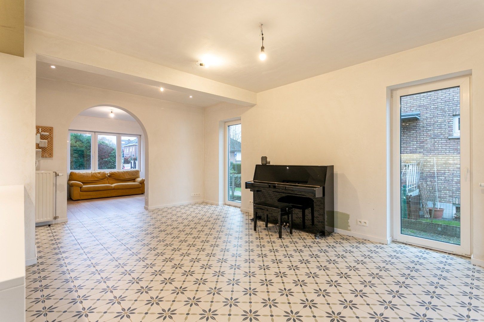 Instapklare woning met 4 slpk op perceel van 5a 45ca foto 8