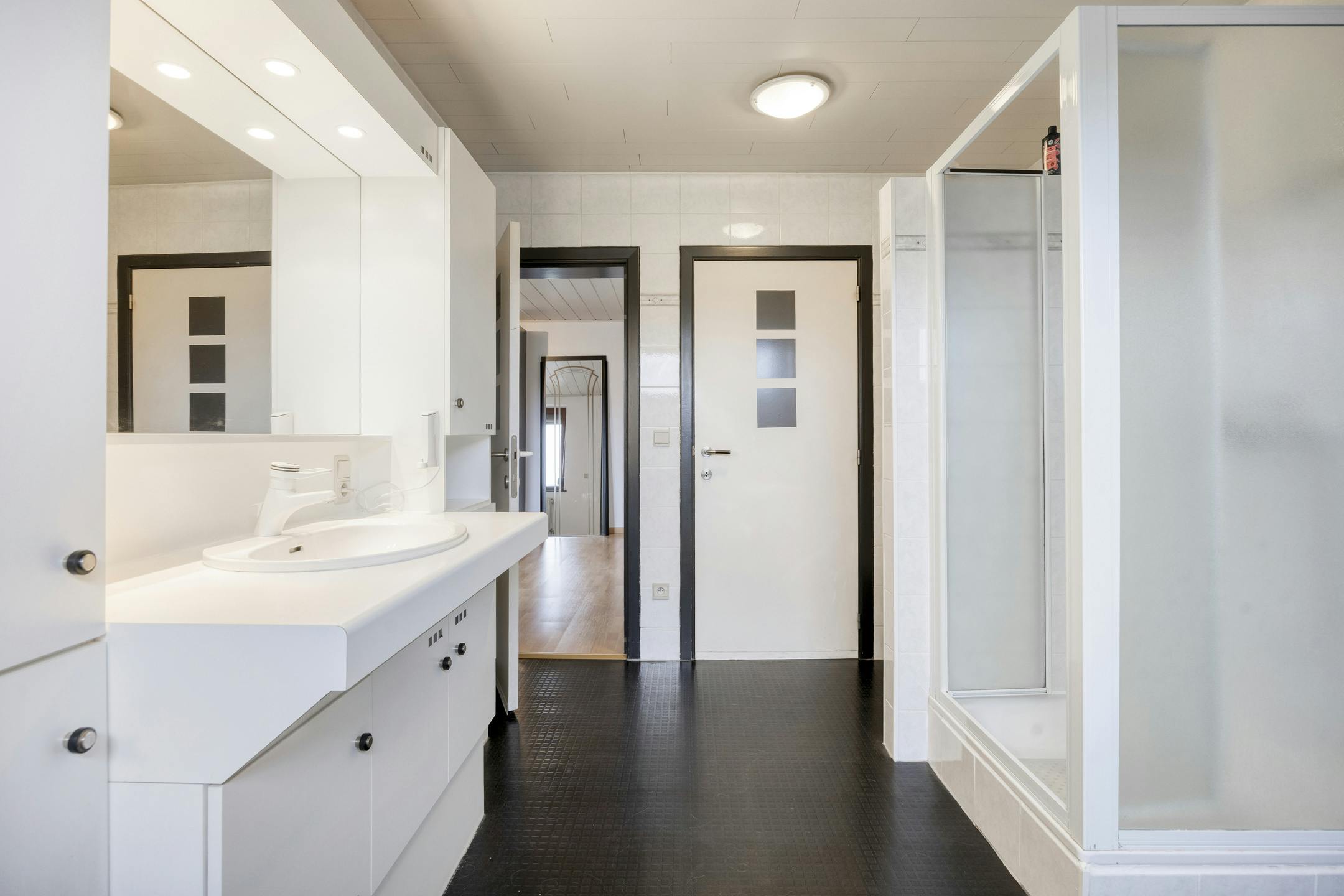 Goed gelegen stadswoning met 3 of 4 slaapkamers, tuin en garagebox  foto 21