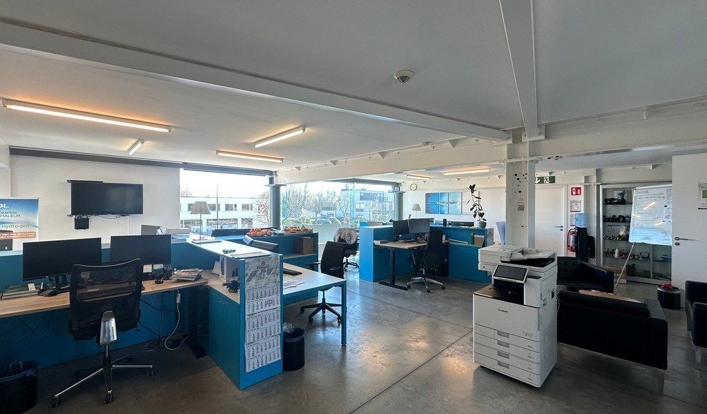 Instapklaar kantoor met terras te huur in Sint-Martens-Latem foto 2