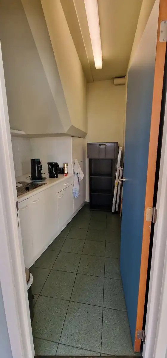 Grote magazijnruimte/atelier met kantoor te koop in Deurne  foto 28