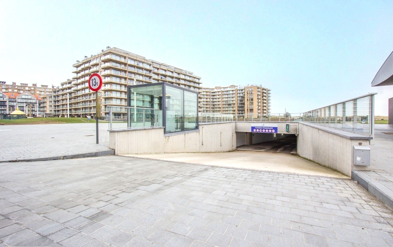 Ruime ondergrondse garagebox vlakbij de zee te Nieuwpoort foto 4