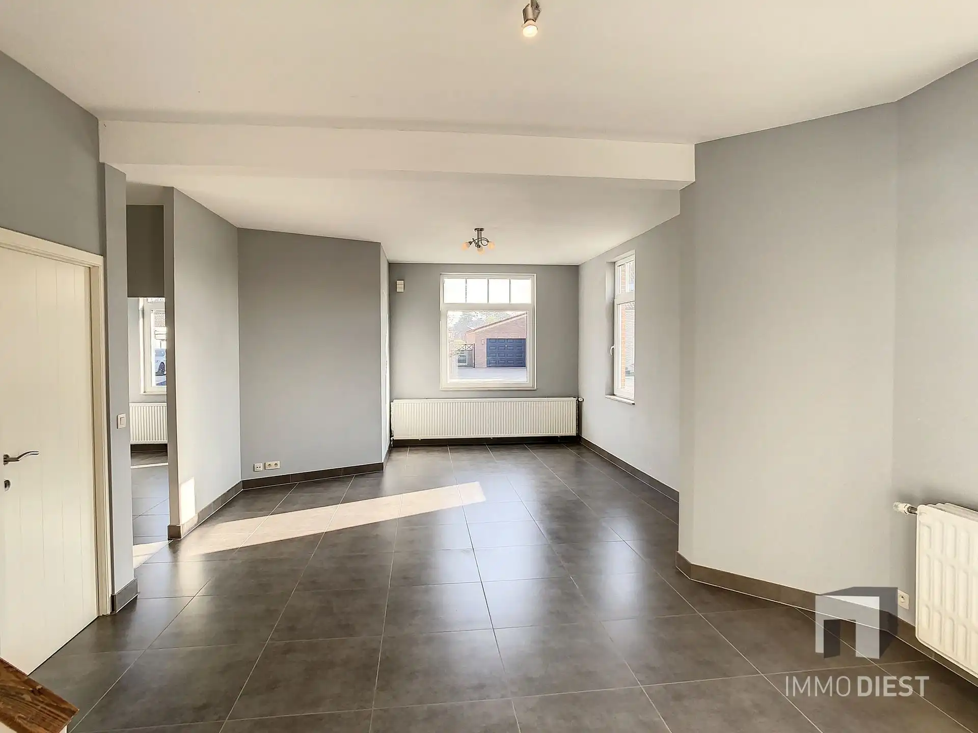 Woning met bouwland en achterliggend magazijn op 9a 04ca. foto 6
