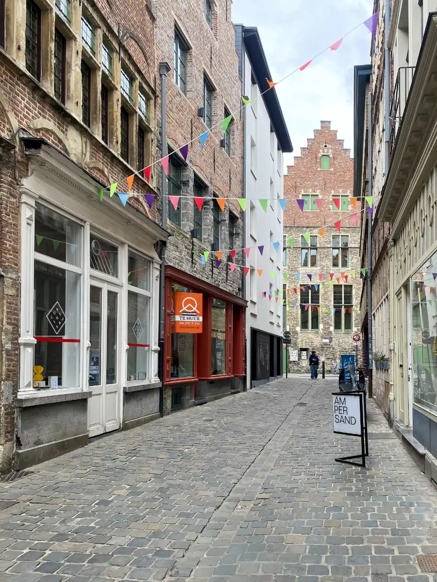 Gerenoveerd handelspand vlakbij Vrijdagsmarkt foto 35
