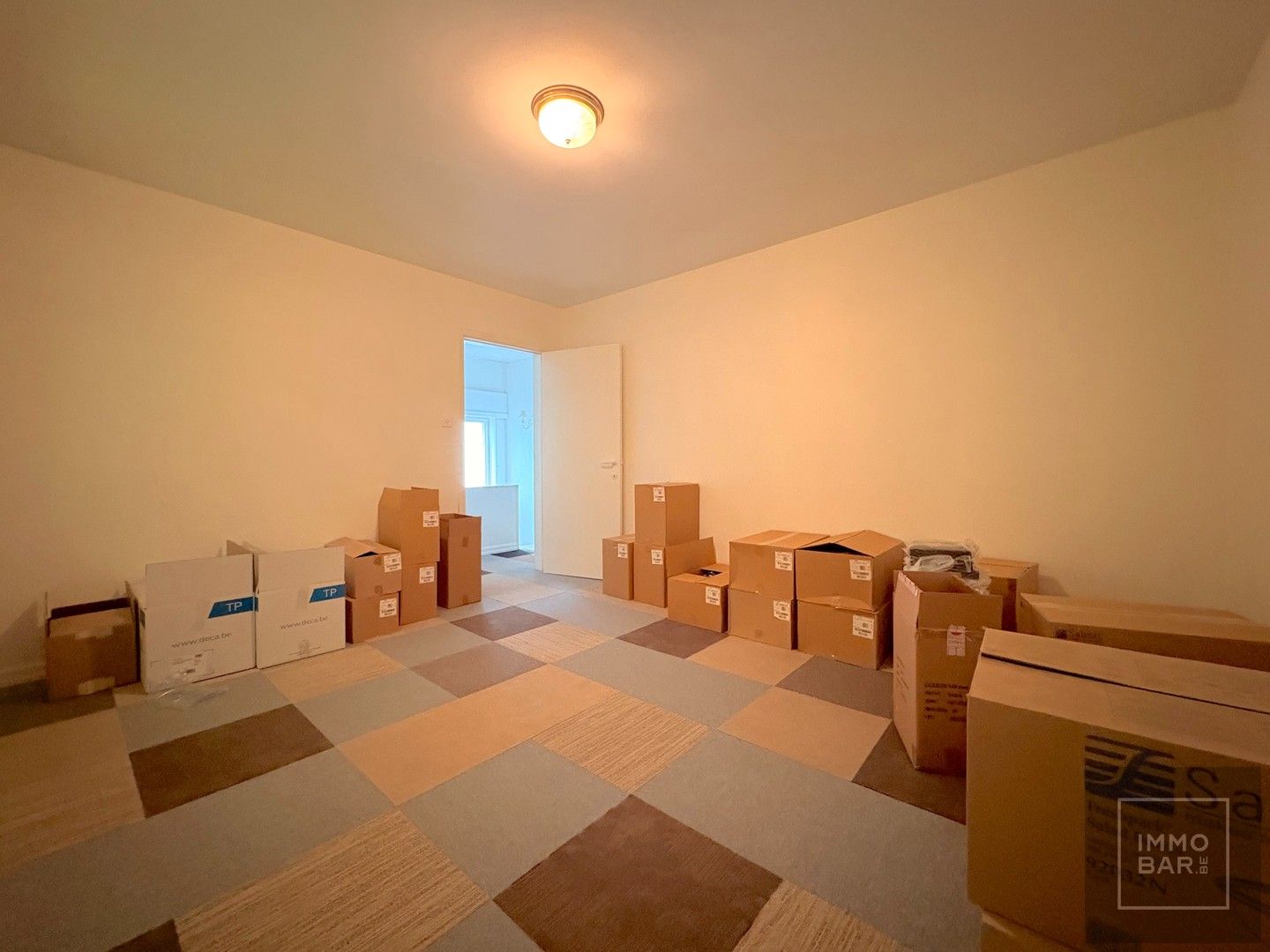 Een uniek pand dat je volledig kan omtoveren tot een prachtige woning foto 9