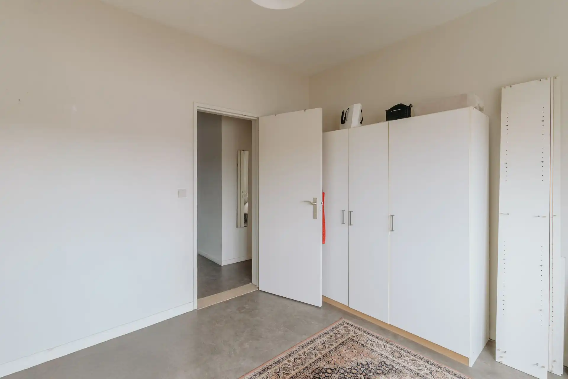 Lichtrijk 2‑slpk appartement met twee terrassen in Wilrijk! foto 8