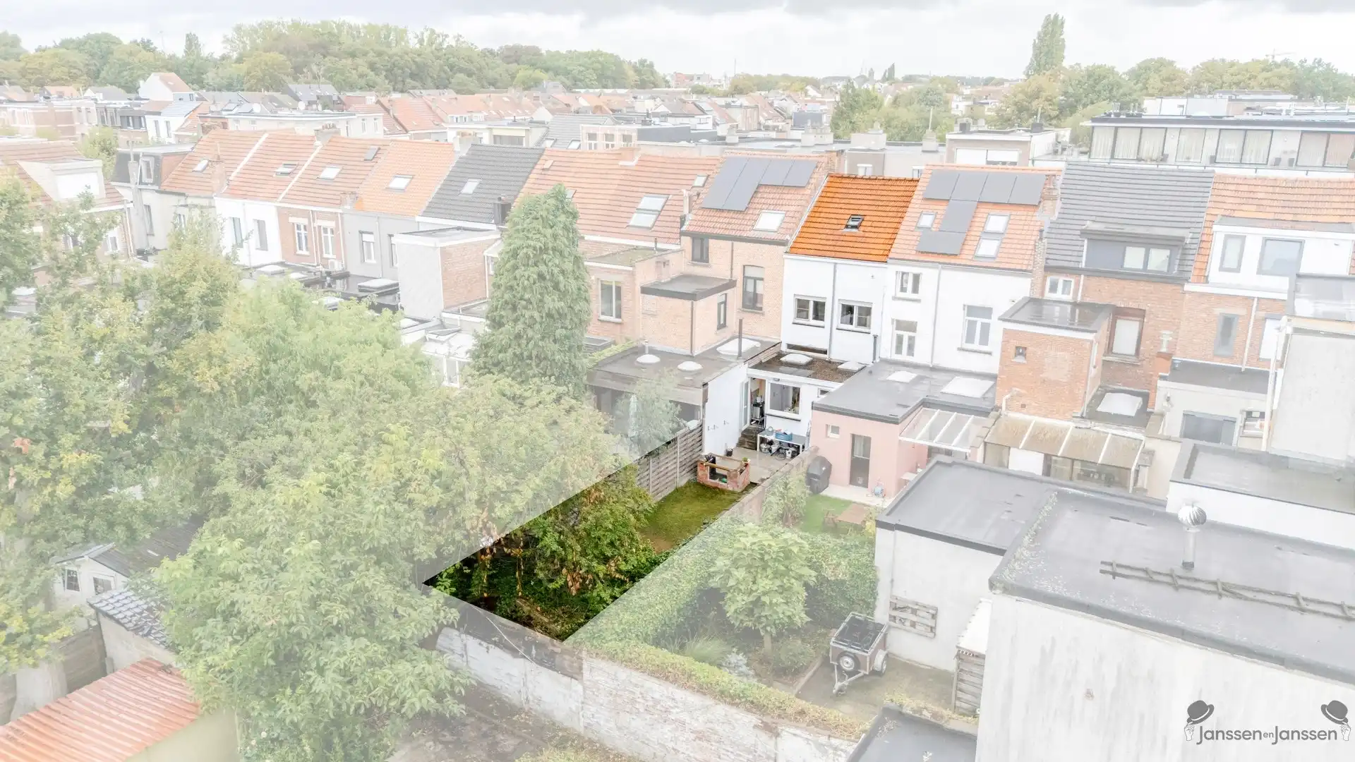 Ruime gezinswoning met gezellige tuin op centrale locatie in Schoten foto 32