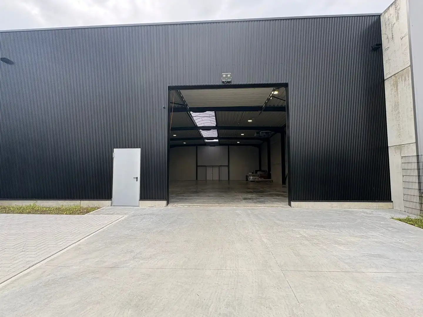 Gerenoveerde industriehal van 360 m² op bedrijvenpark Nagelsberg !  foto 7