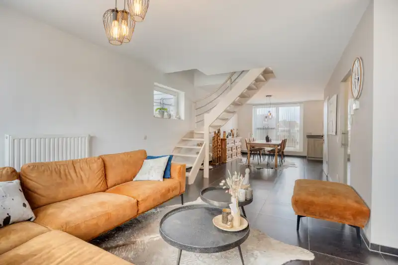 Lichtrijke duplex met 3 slaapkamers en mogelijkheid tot garage. foto 2