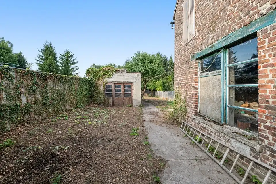 TE RENOVEREN GEZINSWONING MET VEEL POTENTIEEL IN HET LANDELIJKE MONTENAKEN foto 8