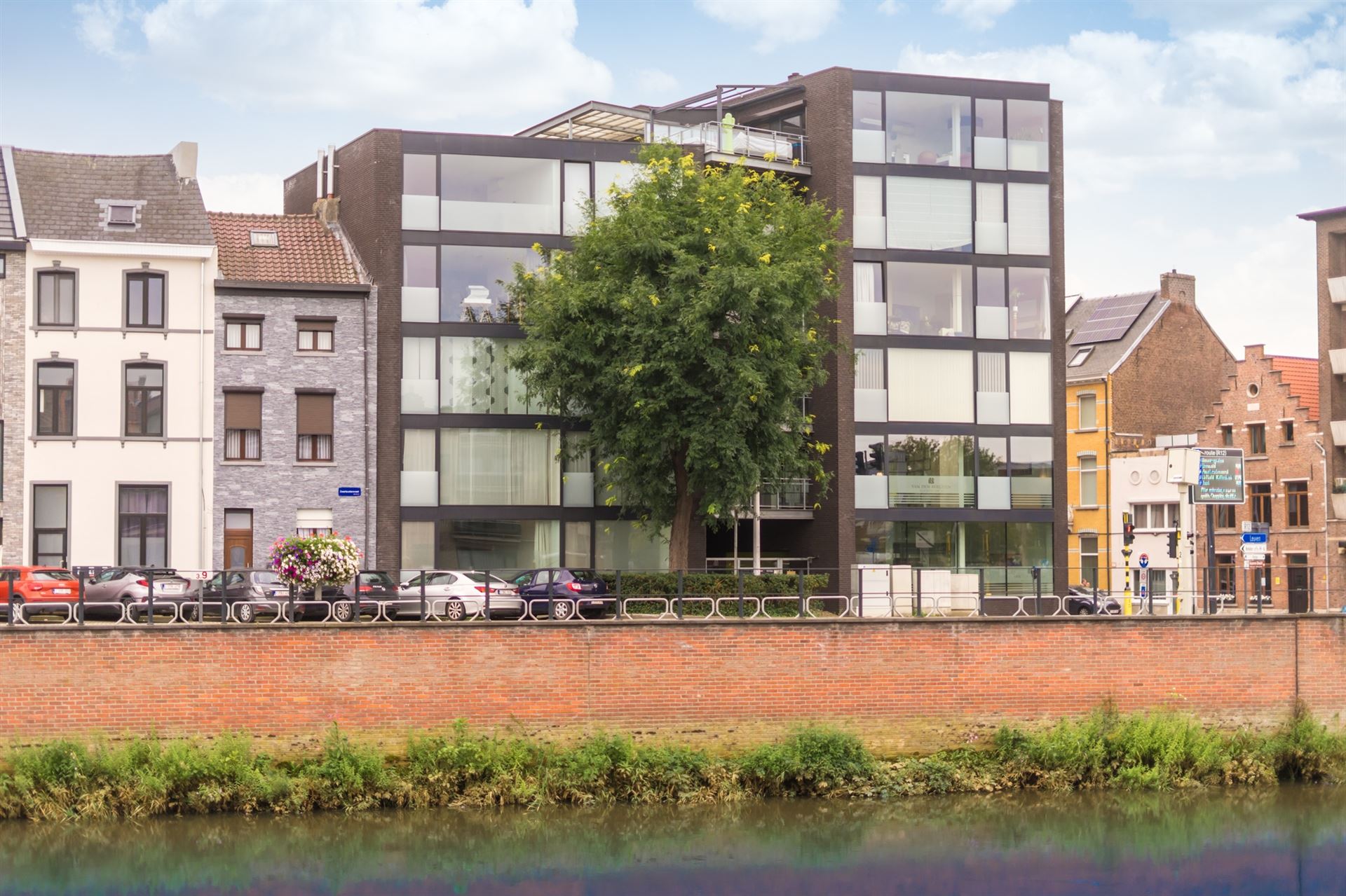 Modern 2-slaapkamerappartement met zonnig terras in hartje Mechelen foto {{pictureIndex}}