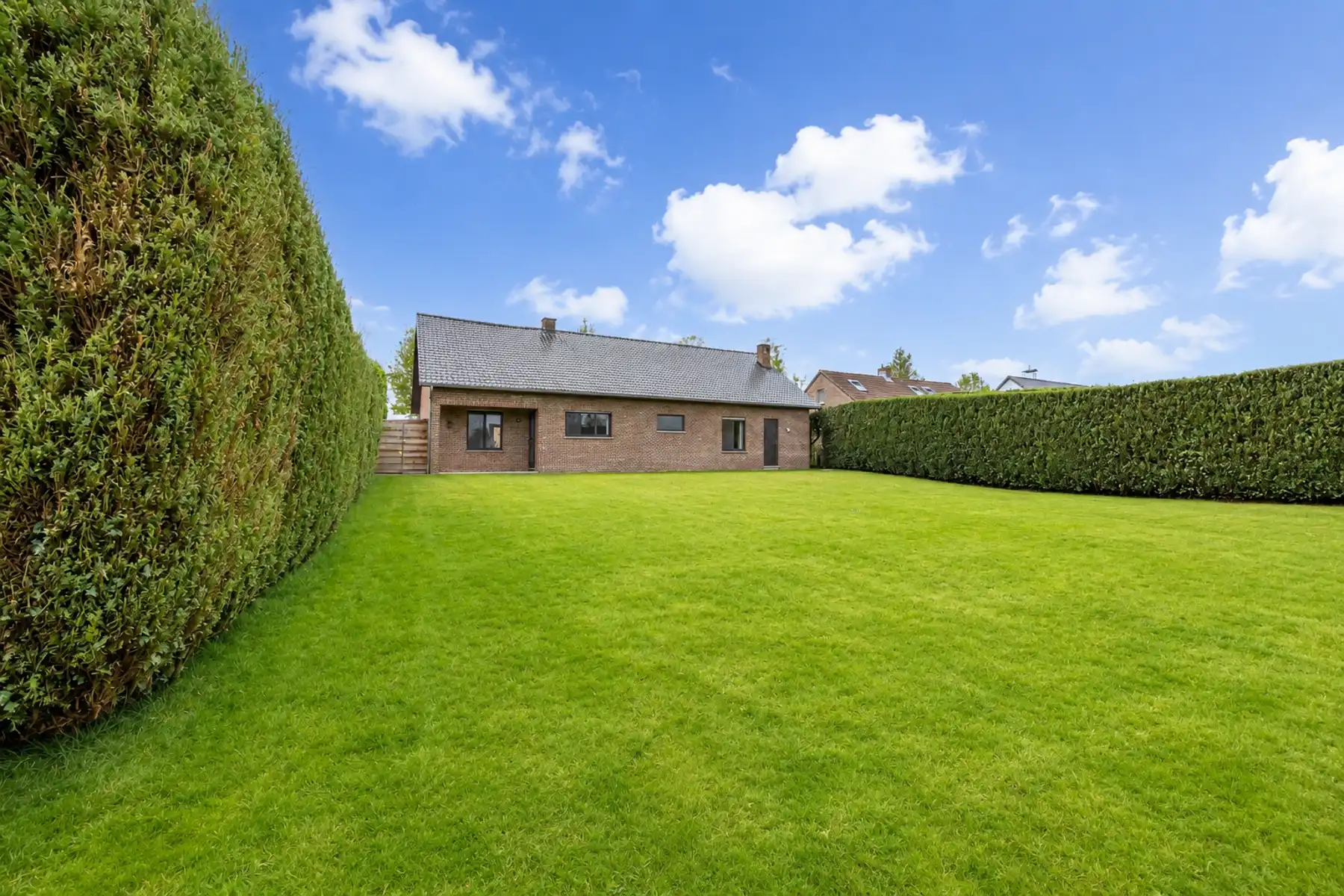 Vrijstaande woning met veel potentieel foto 2