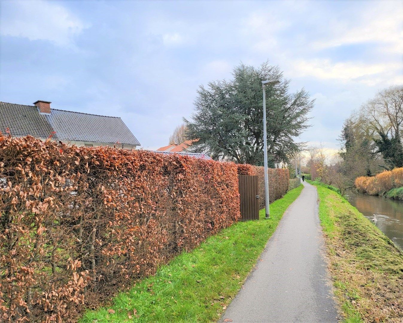 Halfopen bebouwing met garage en schitterende tuin. foto 26