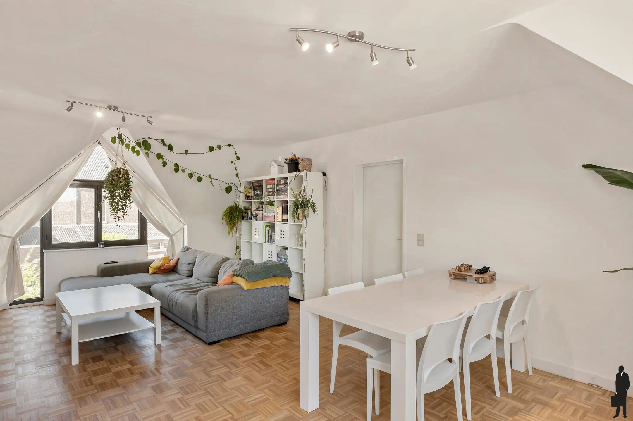 Ruim appartement met 3 slaapkamers en garage in het centrum van Essen foto 4